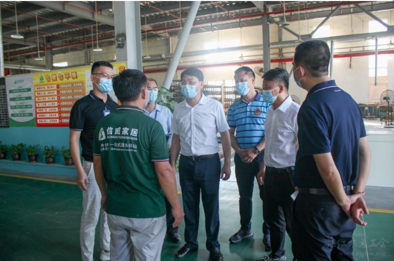 湛江市人大副主任、總工會(huì)主席李更盛率隊(duì)到信威集團(tuán)開展勞模慰問(wèn)活動(dòng)